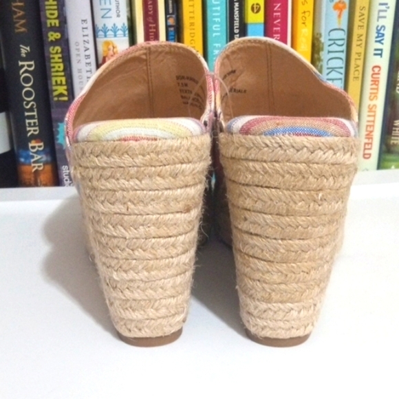 SUGAR MULTICOLOR STRIPE WOVEN WEDGE HEEL SANDAL SIZE 7.5 NWT - Picture 3 of 9
